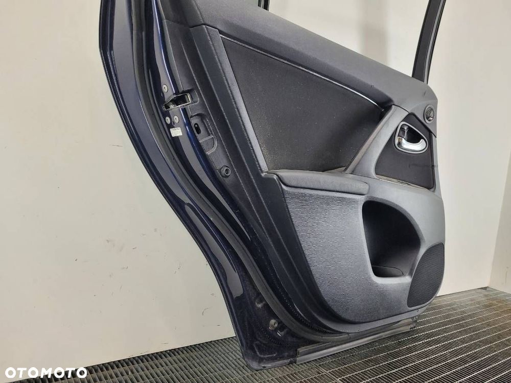 DRZWI TYŁ TYLNE LEWE KOMPLETNE TOYOTA AVENSIS T27 KOMBI 8S6 - 15