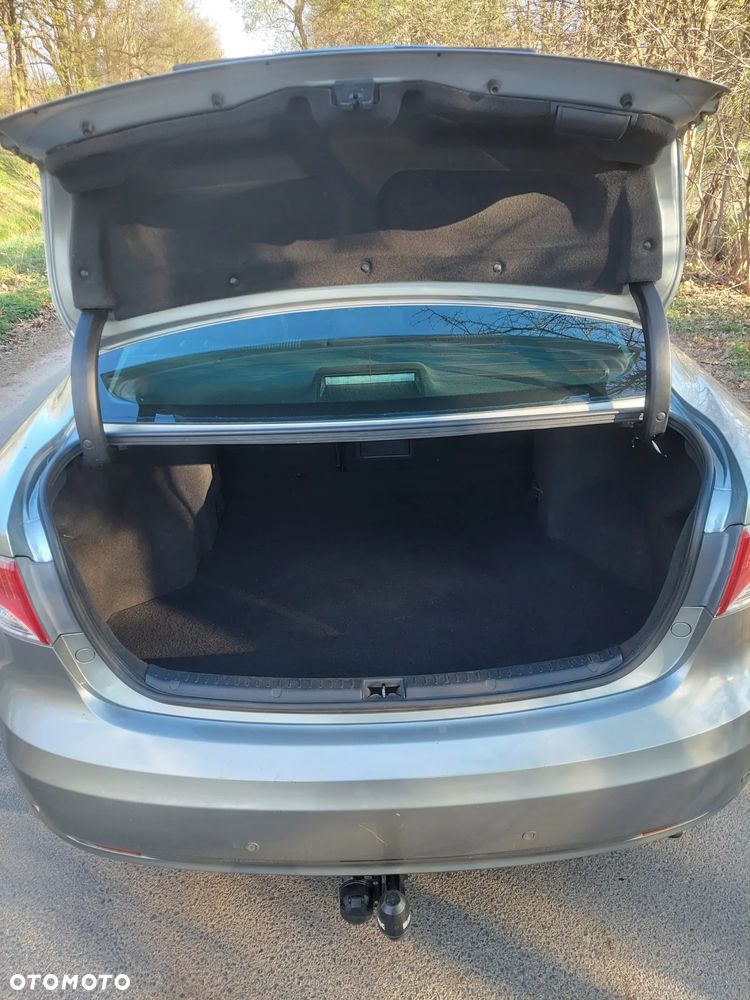 Toyota Avensis 1.6 Sol - 4