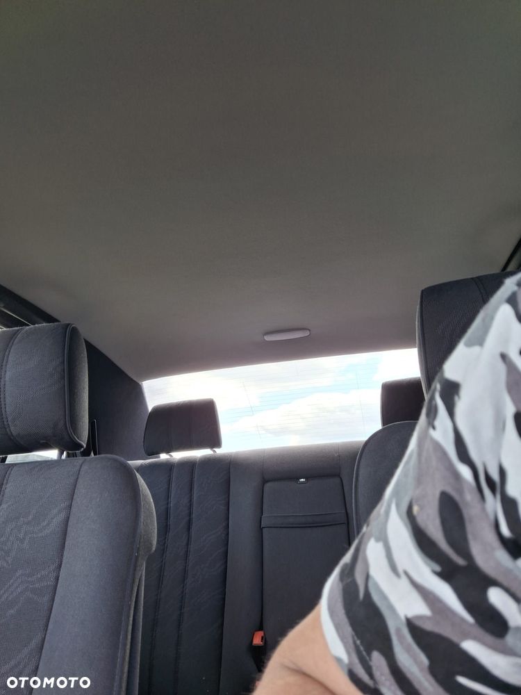 Mercedes-Benz Klasa E ver-200 - 17