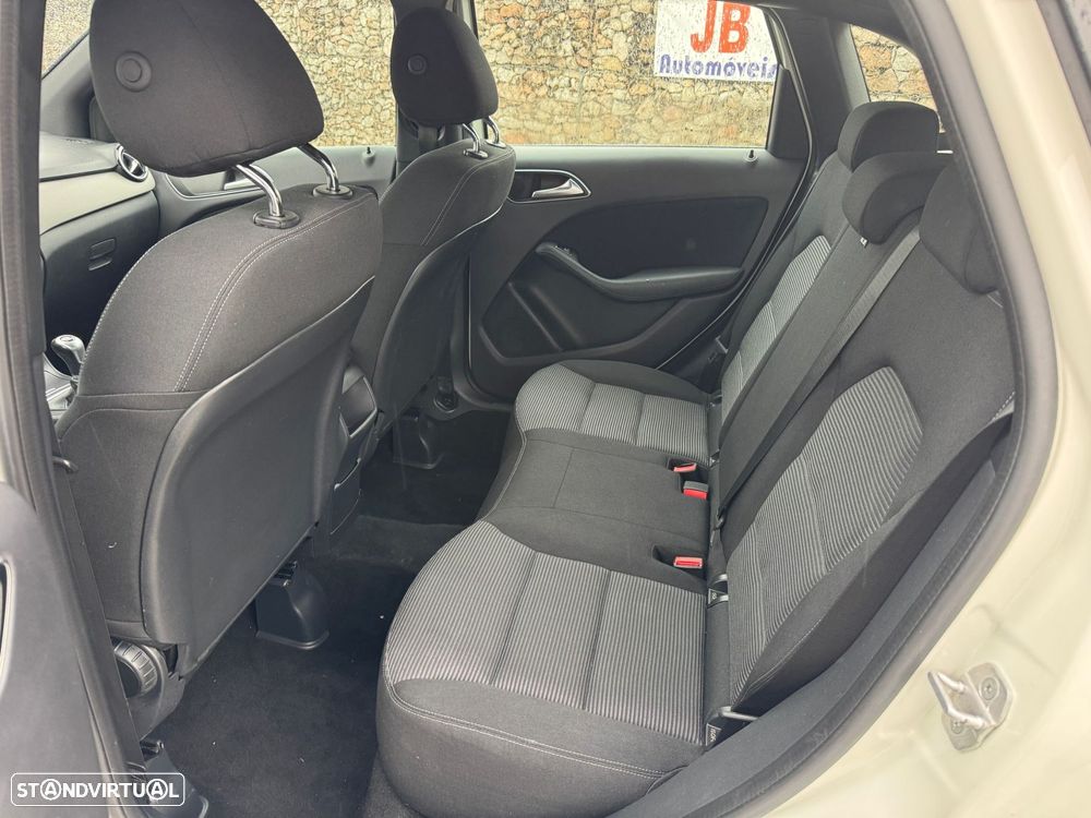 Mercedes-Benz B 180 d Edition - 13