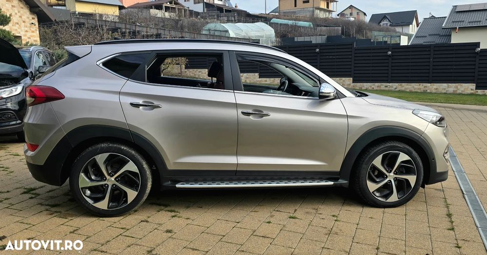 Hyundai Tucson 2.0 CRDI 4WD 6AT Luxury Pack+ - 17