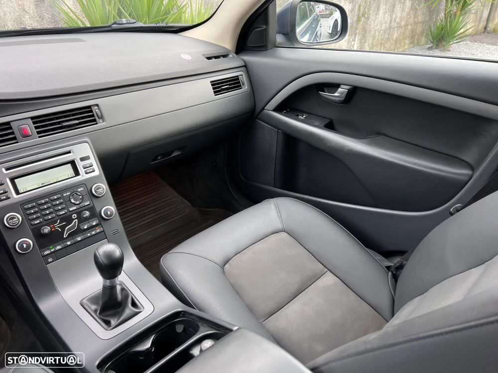 Volvo V70 2.4D Ocean Race - 17