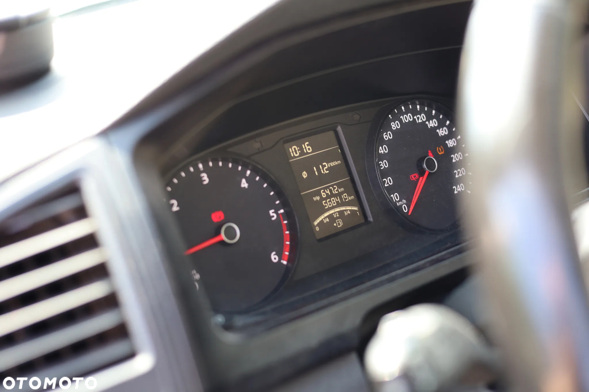 Volkswagen Caravelle - 12