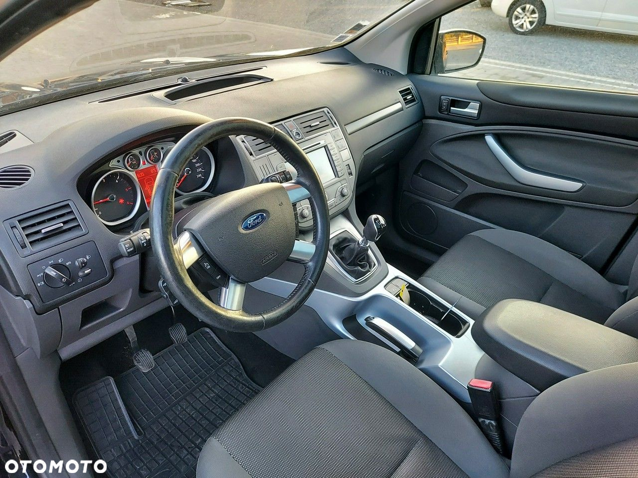 Ford Kuga - 10