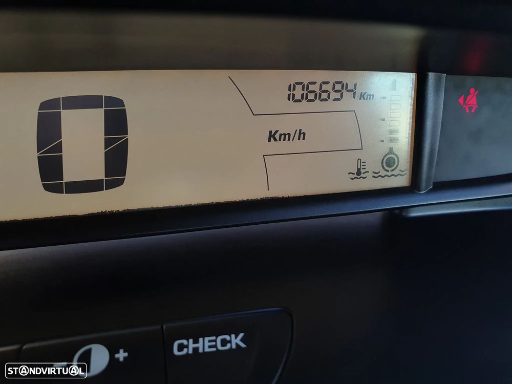 Citroën C4 1.6 HDi SX - 10
