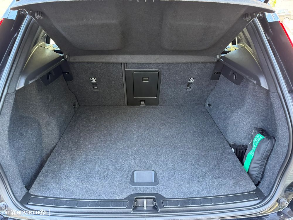 Volvo XC 40 T3 Momentum - 23
