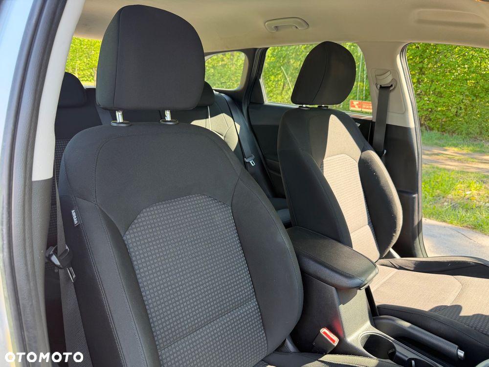 Kia Ceed - 10
