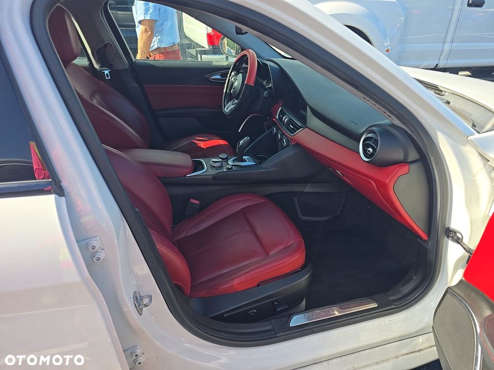 Alfa Romeo Giulia 2.0 Turbo TI Q4 - 7