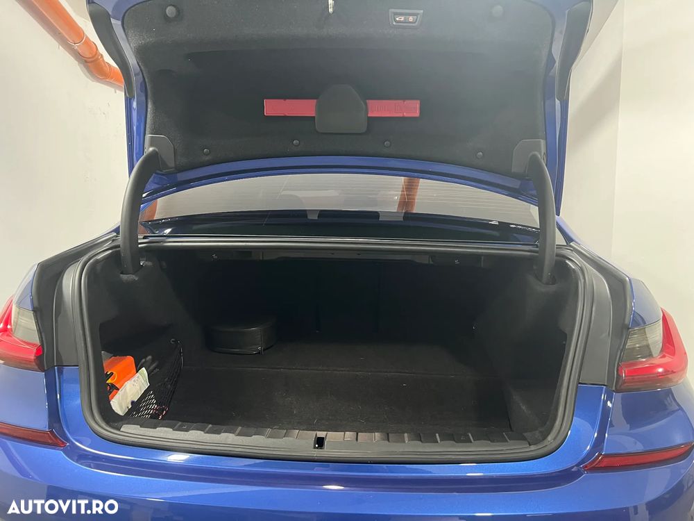 BMW Seria 3 330e Aut. M Sport - 19