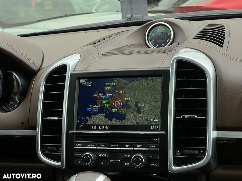 Porsche Cayenne - 11