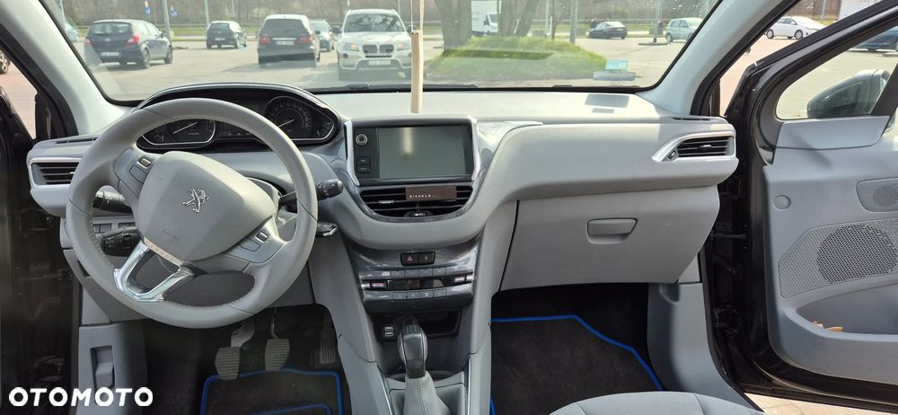 Peugeot 208 1.2 PureTech Allure - 12