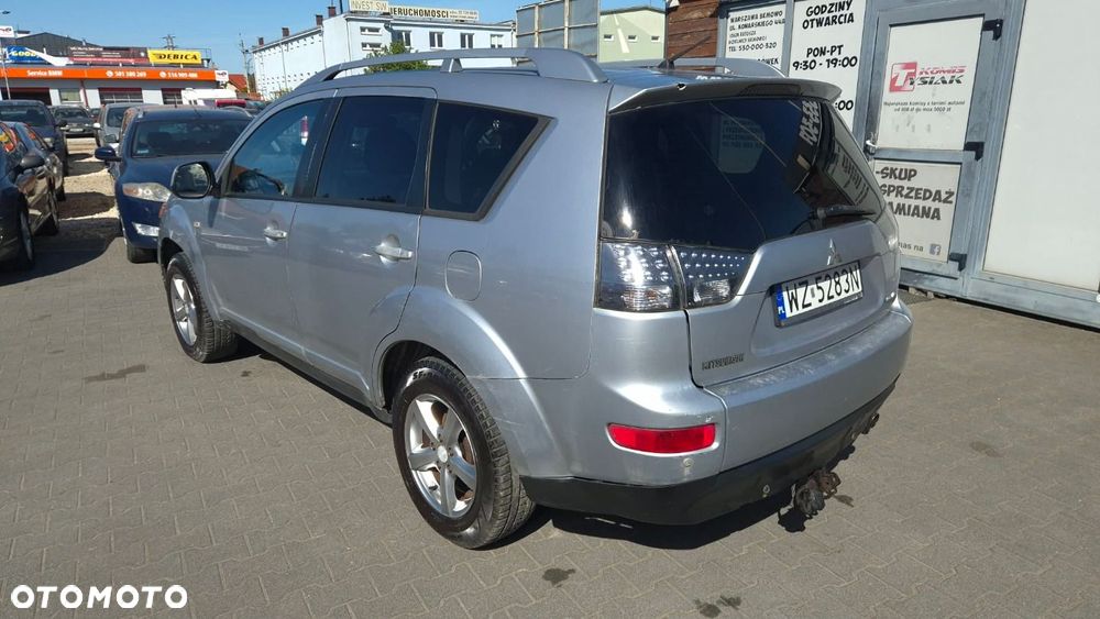 Mitsubishi Outlander - 2