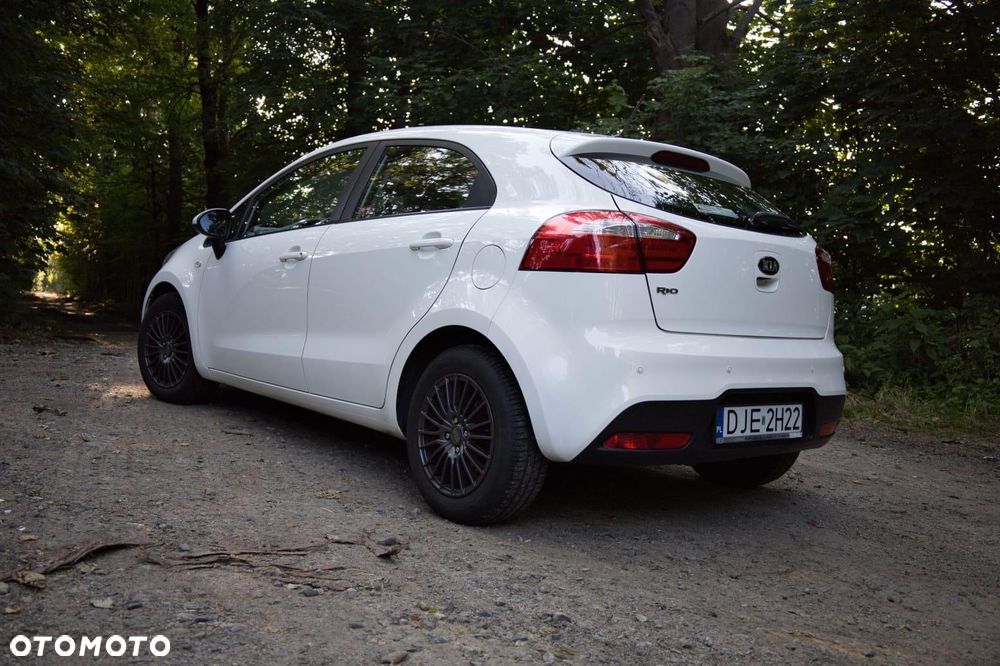 Kia Rio 1.2 L - 3