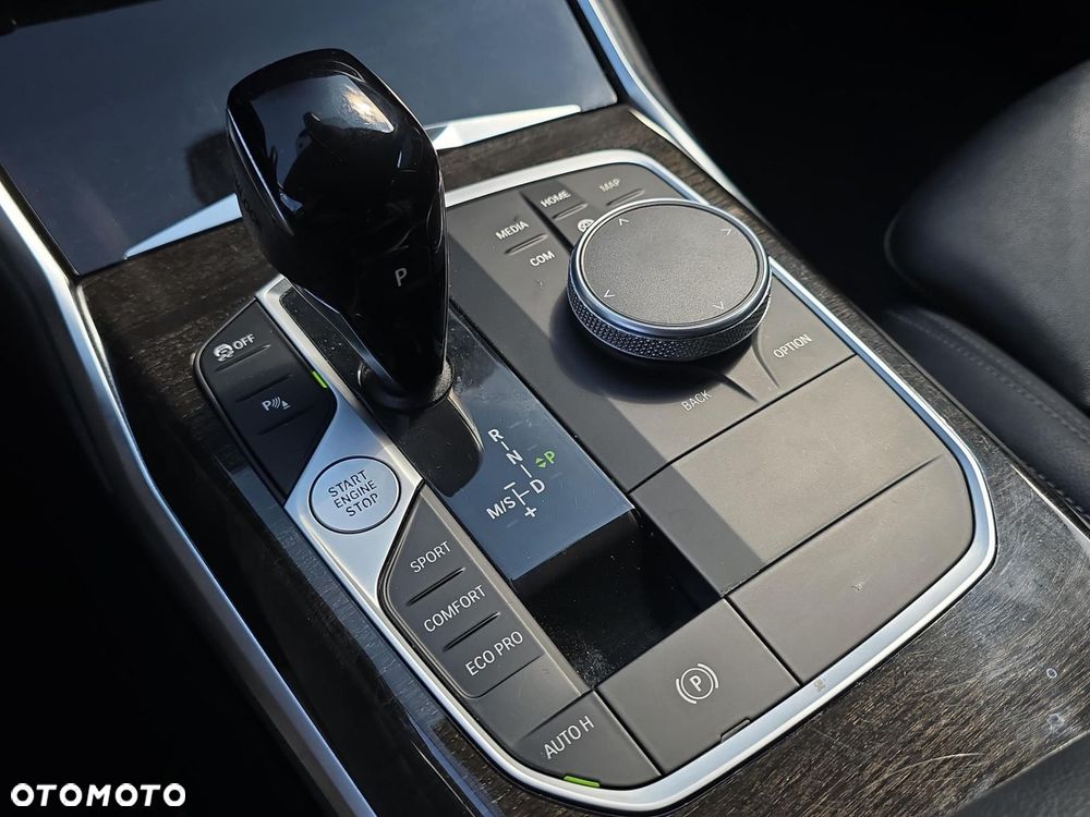 BMW Seria 3 320d Luxury Line sport - 24