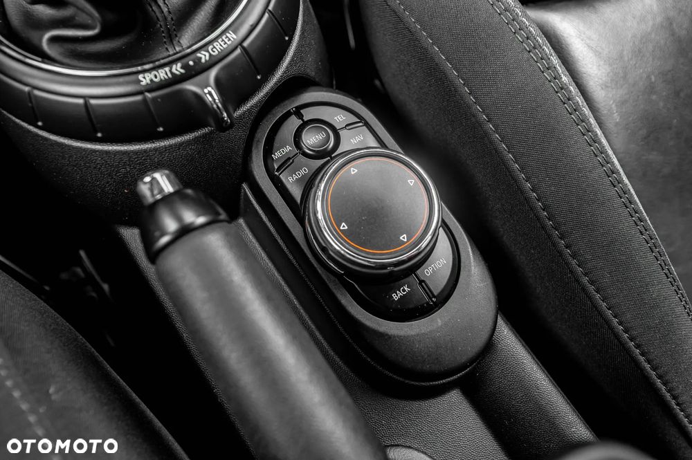 MINI Cooper Essential Trim - 31