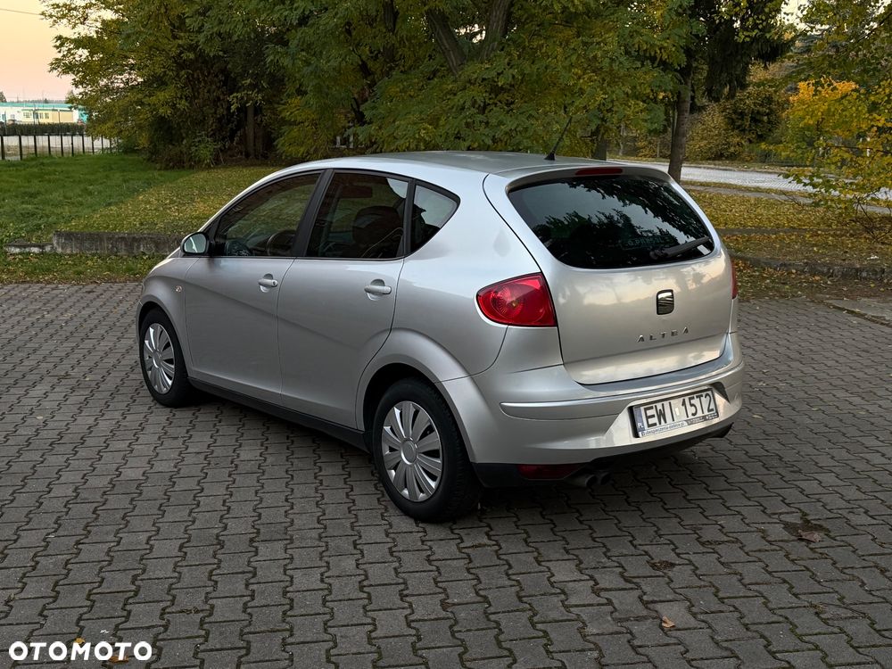 Seat Altea 2004 photo 2