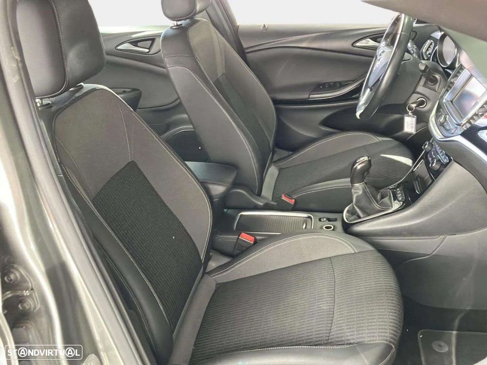 Opel Astra Sports Tourer - 14