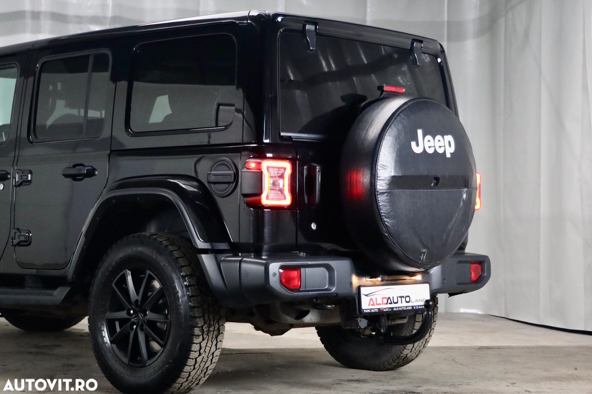 Jeep Wrangler Unlimited 2.2 CRD AT8 Sahara - 33