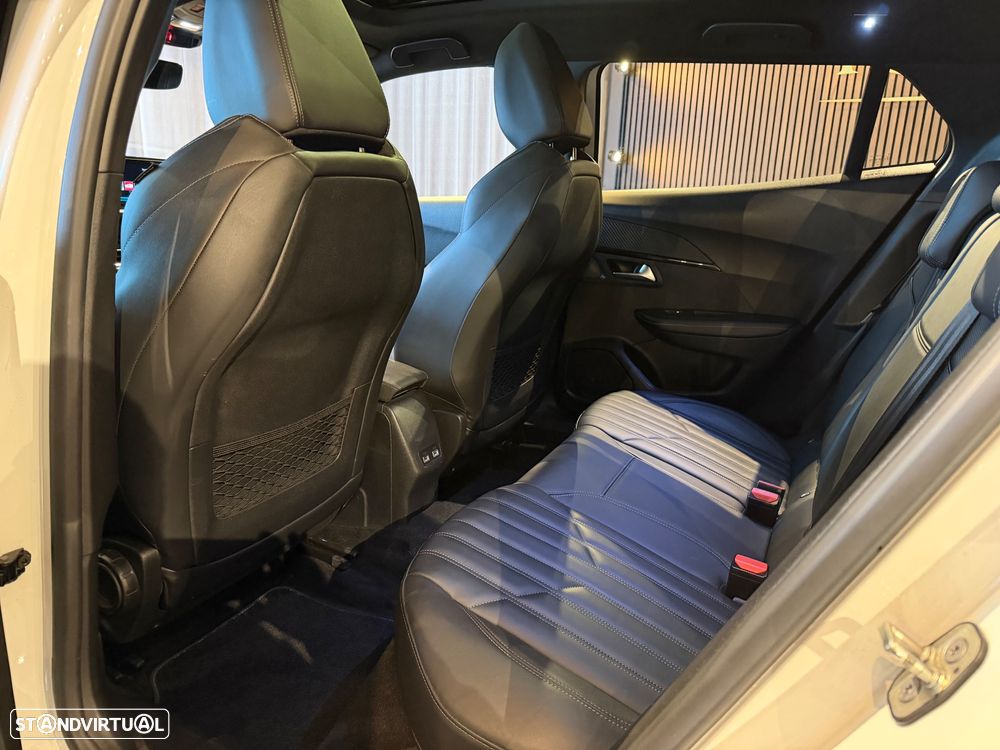 Peugeot e-2008 GT Pack - 26