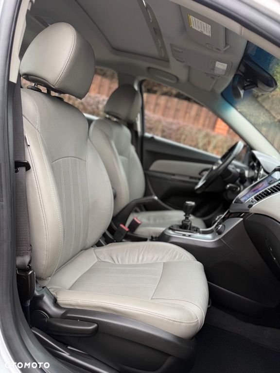 Chevrolet Cruze 1.8 LTZ+ - 35