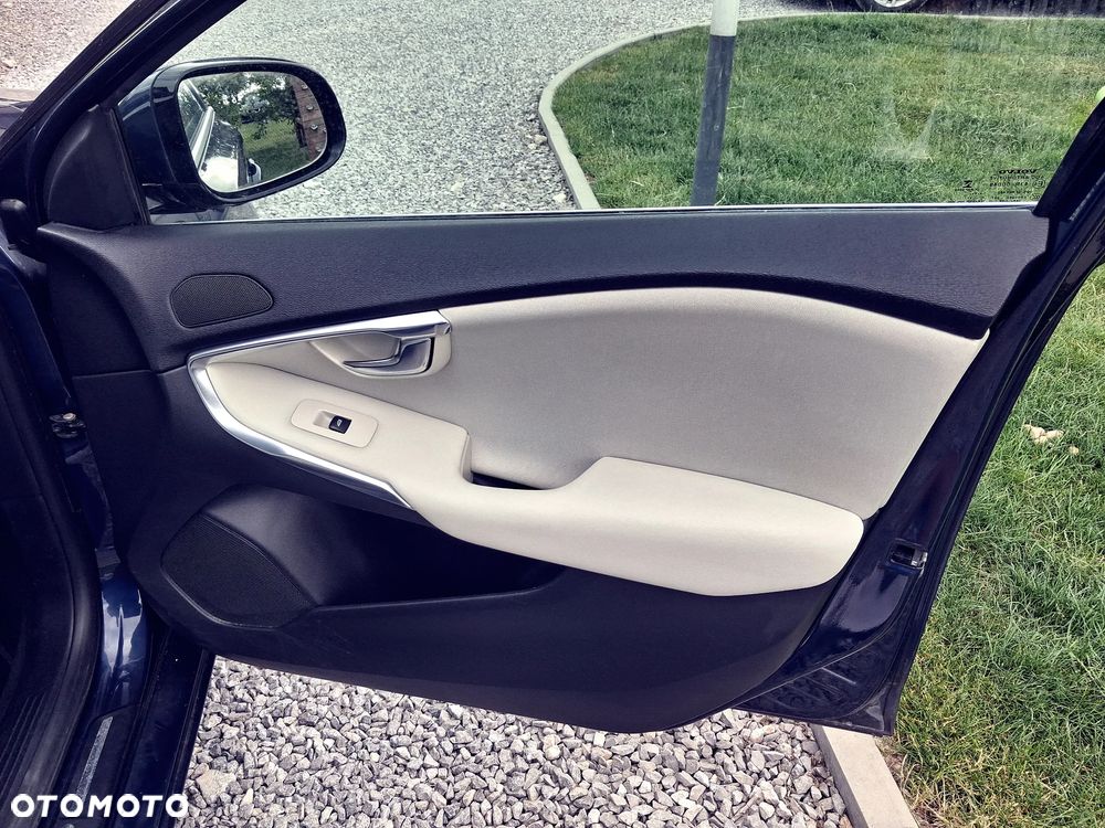 Volvo V40 D2 Momentum - 27