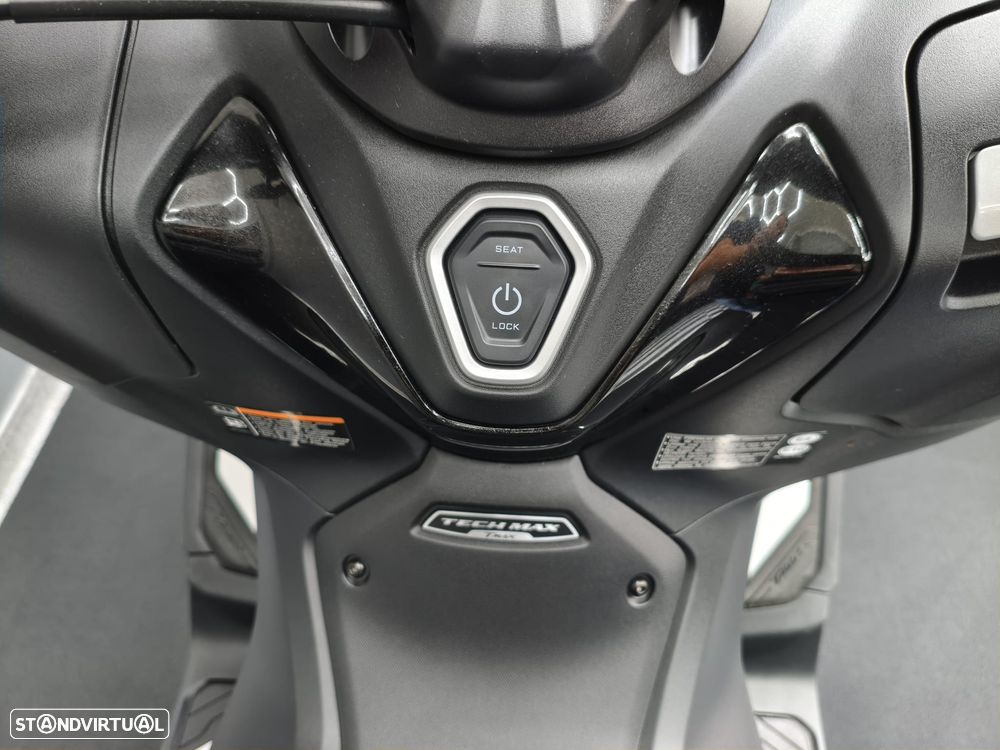 Yamaha TMAX Tech Max - 17