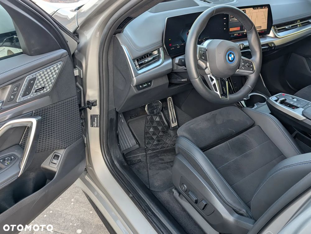 BMW iX1 xDrive30 66.5kWh M Sport - 9