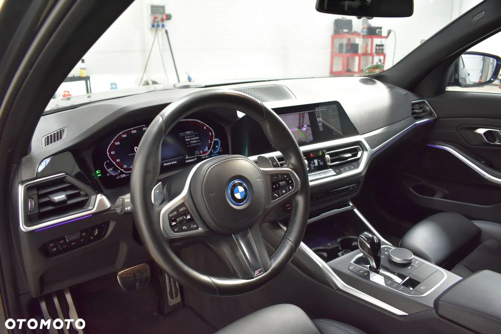 BMW Seria 3 330e M Sport - 19