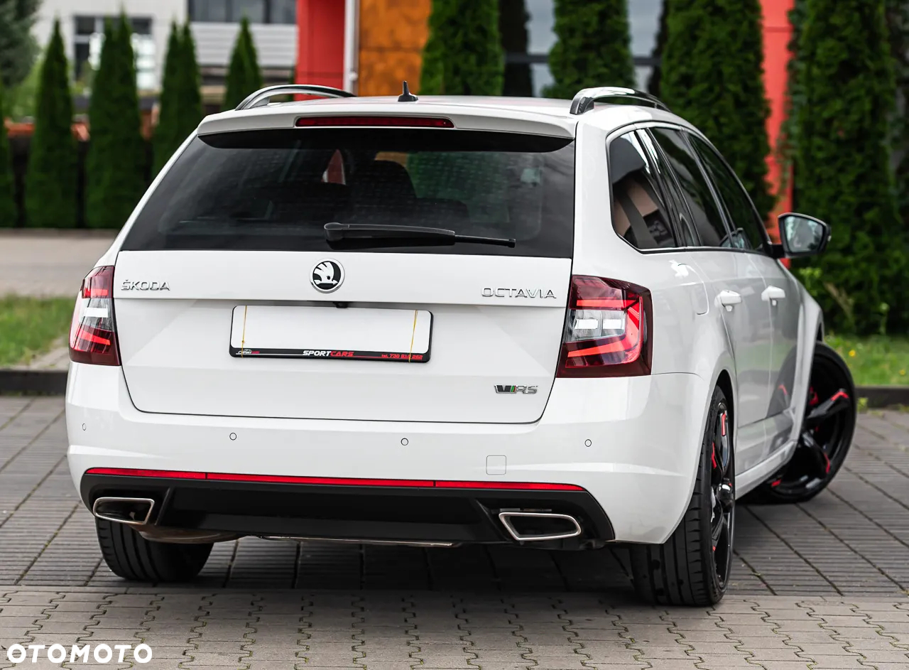 Skoda Octavia Combi 2.0 TDI DSG RS - 12