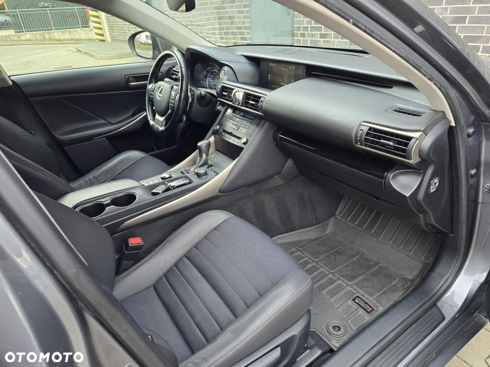 Lexus IS 300h F Sport EU6 - 20