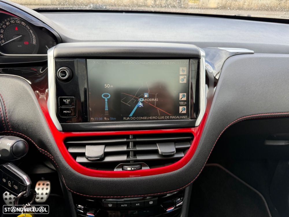 Peugeot 208 GTI 200 THP - 33