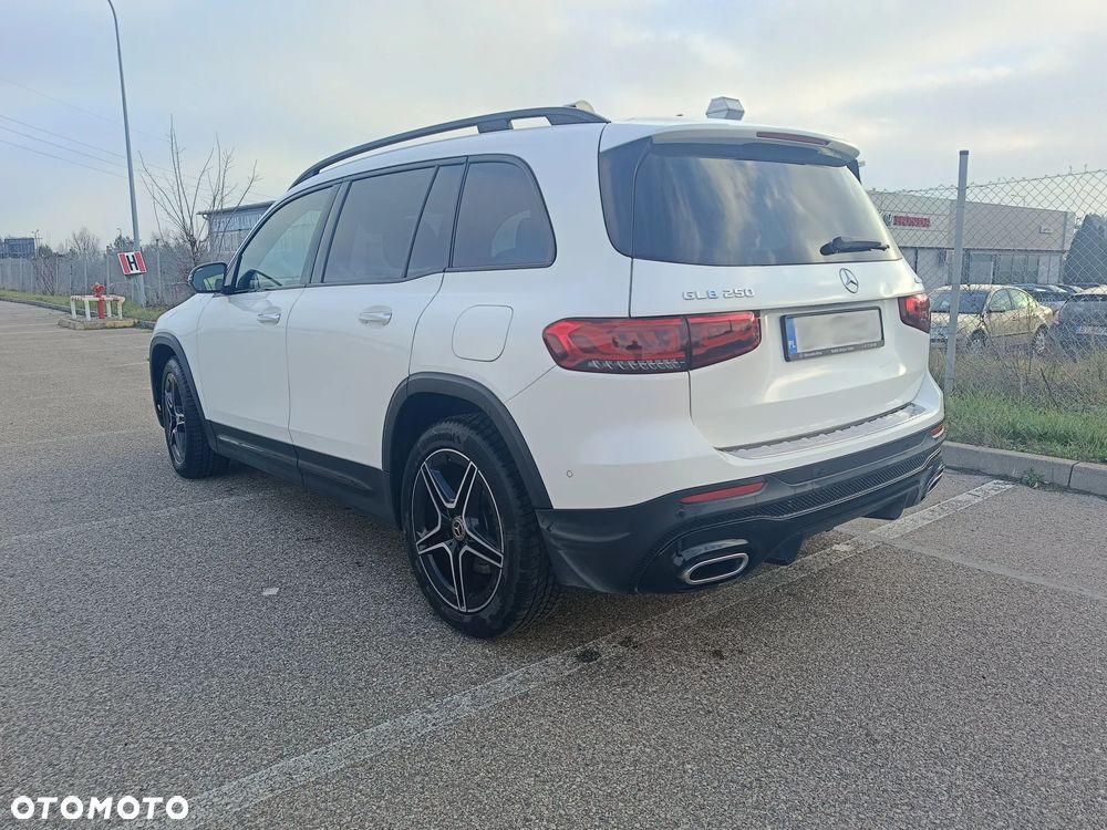 Mercedes-Benz GLB 250 4-Matic AMG Line 8G-DCT - 6