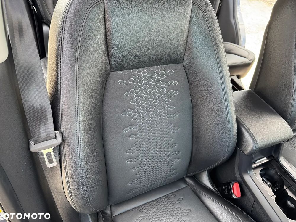 Land Rover Discovery Sport - 34