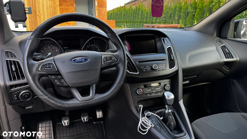 Ford Focus 1.5 EcoBoost ST-Line - 5