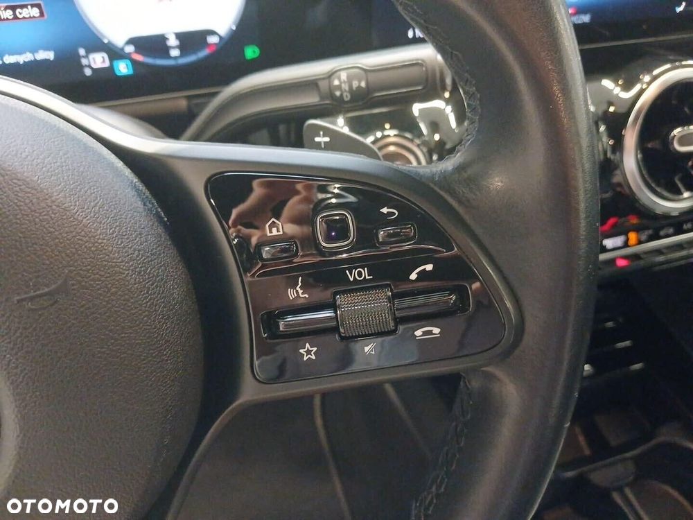 Mercedes-Benz GLA 180 d - 24