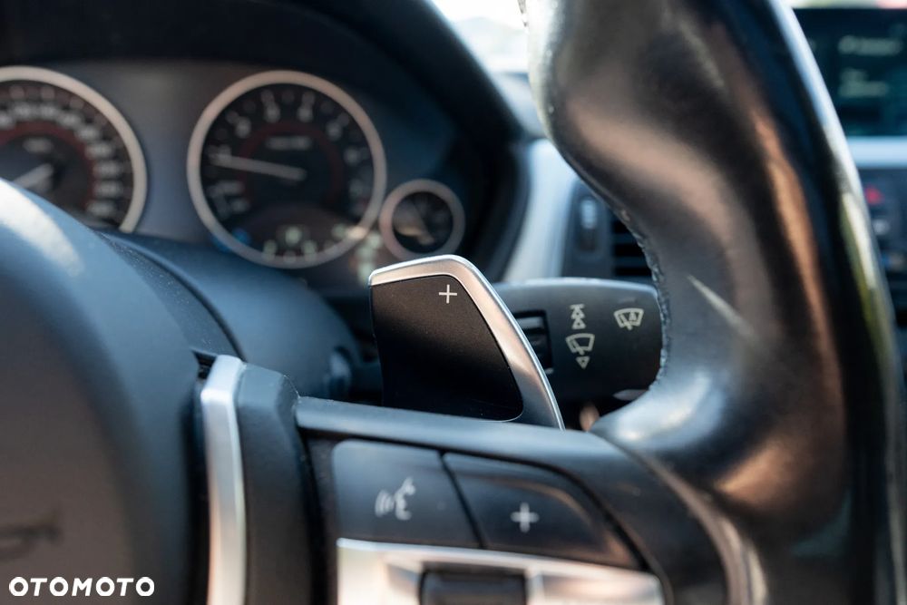 BMW Seria 3 320i xDrive Edition M Sport Shadow - 14