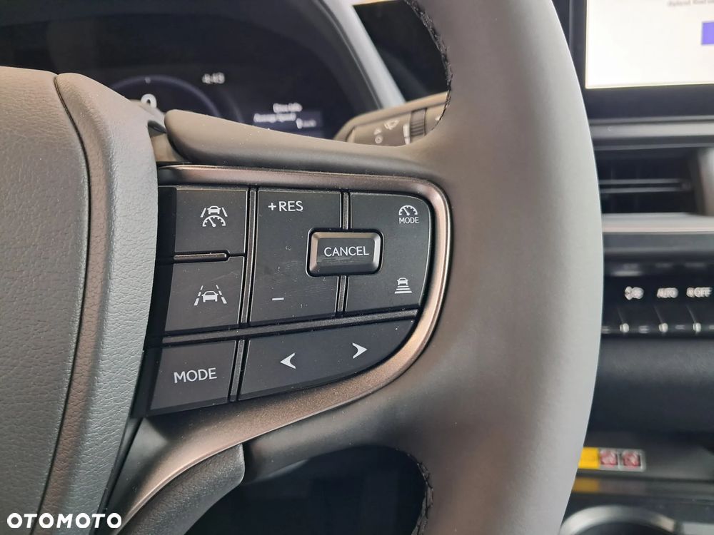 Lexus UX 300h Business - 16