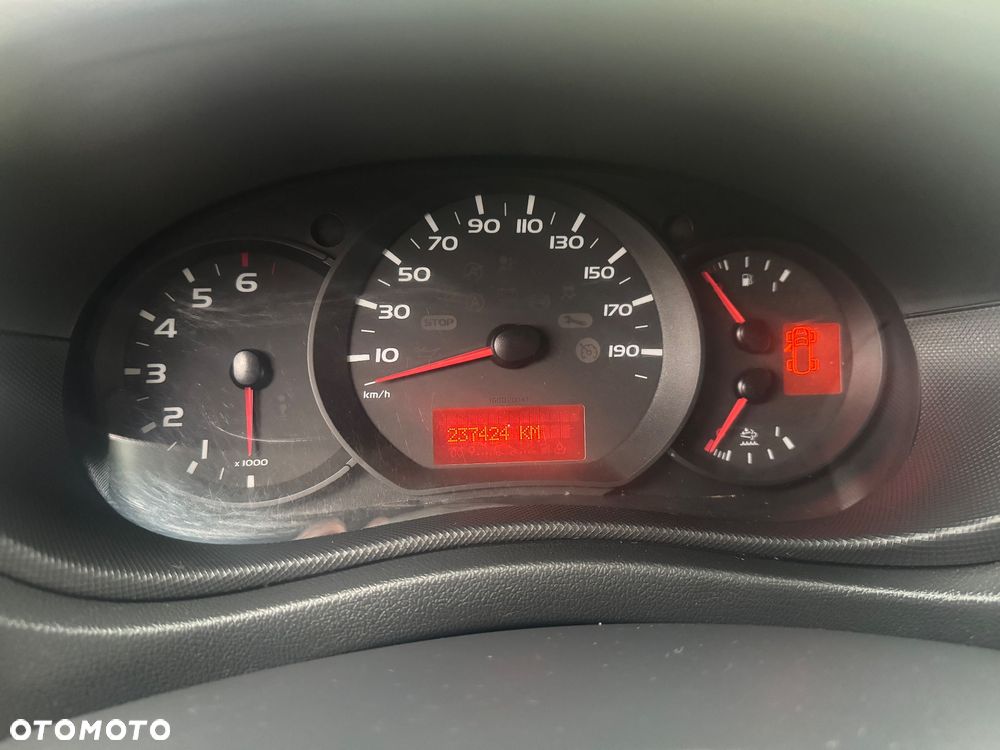Nissan NV 400 - 12