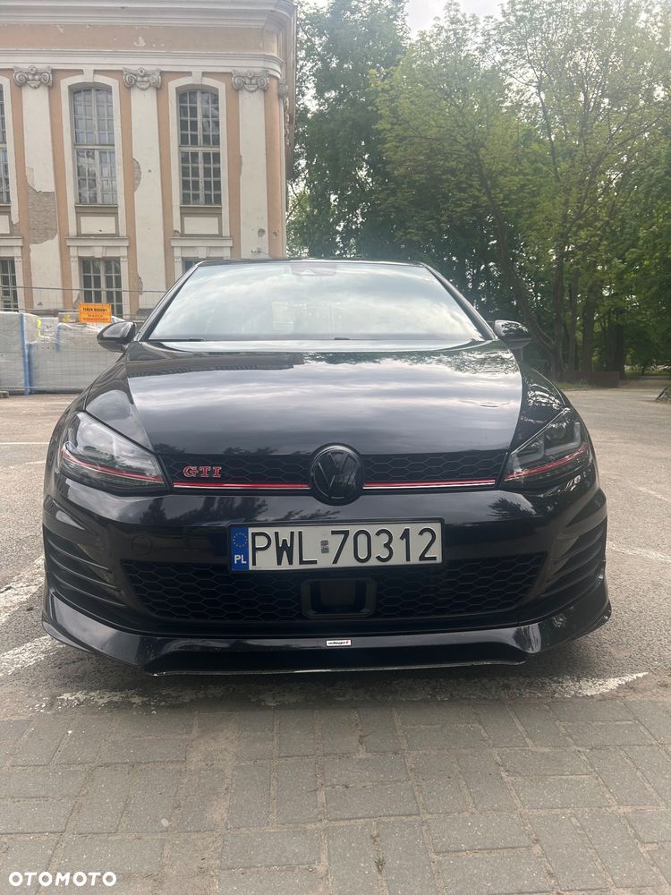 Volkswagen Golf - 10