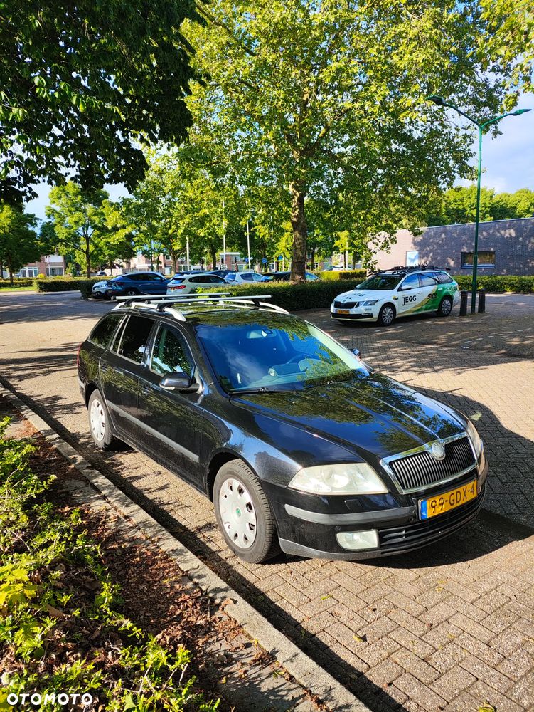 Skoda Octavia 1.6 Elegance - 1