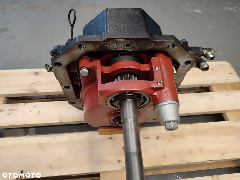 PTO tył 5165972 NEW HOLLAND TL90 - 8