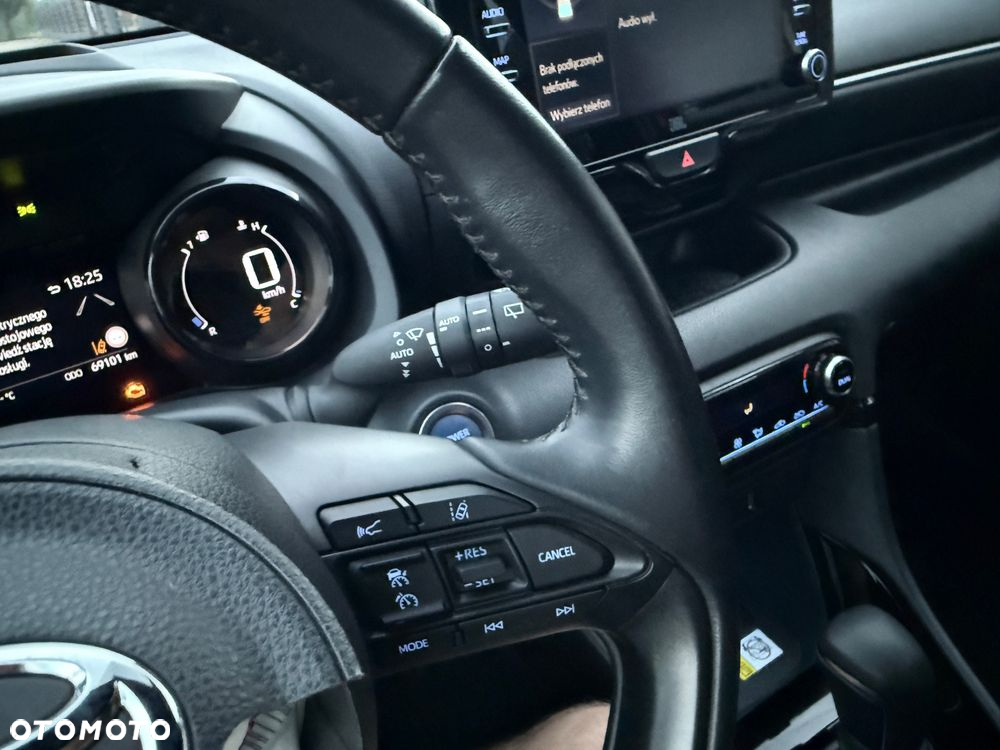 Toyota Yaris Hybrid 100 Premium - 35