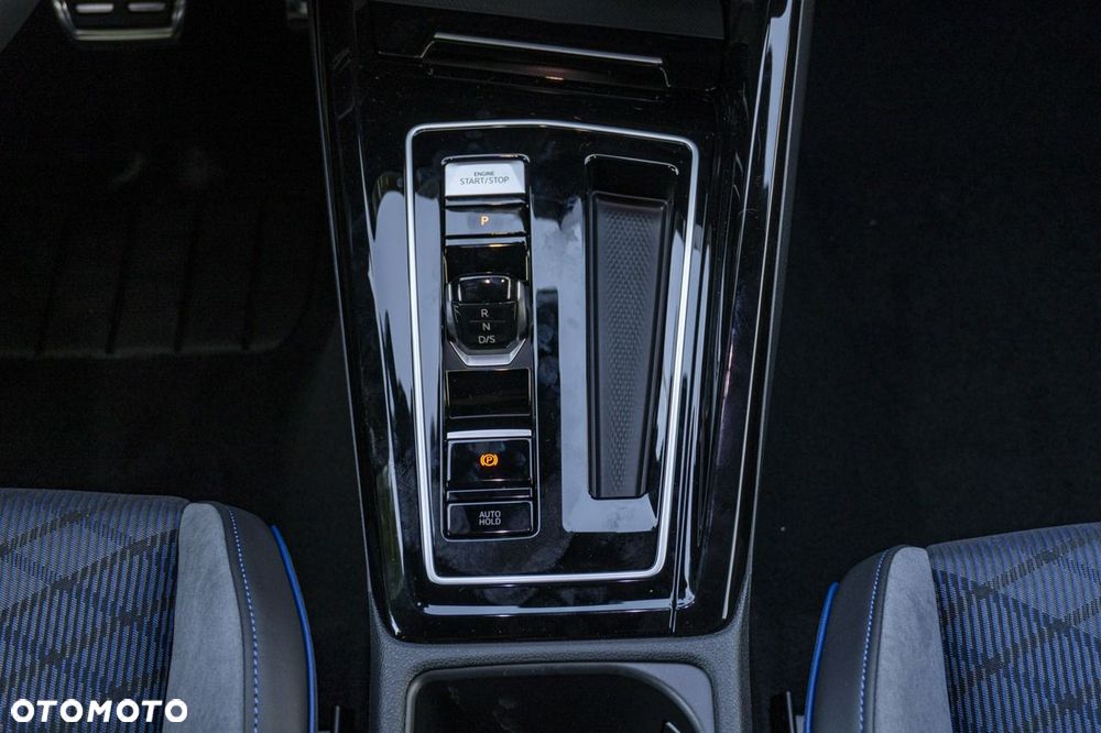 Volkswagen Golf - 22