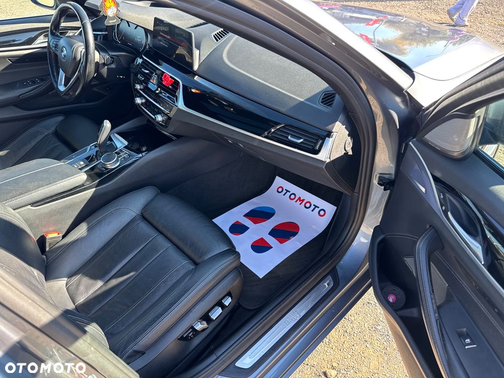 BMW Seria 5 530i Sport Line - 30