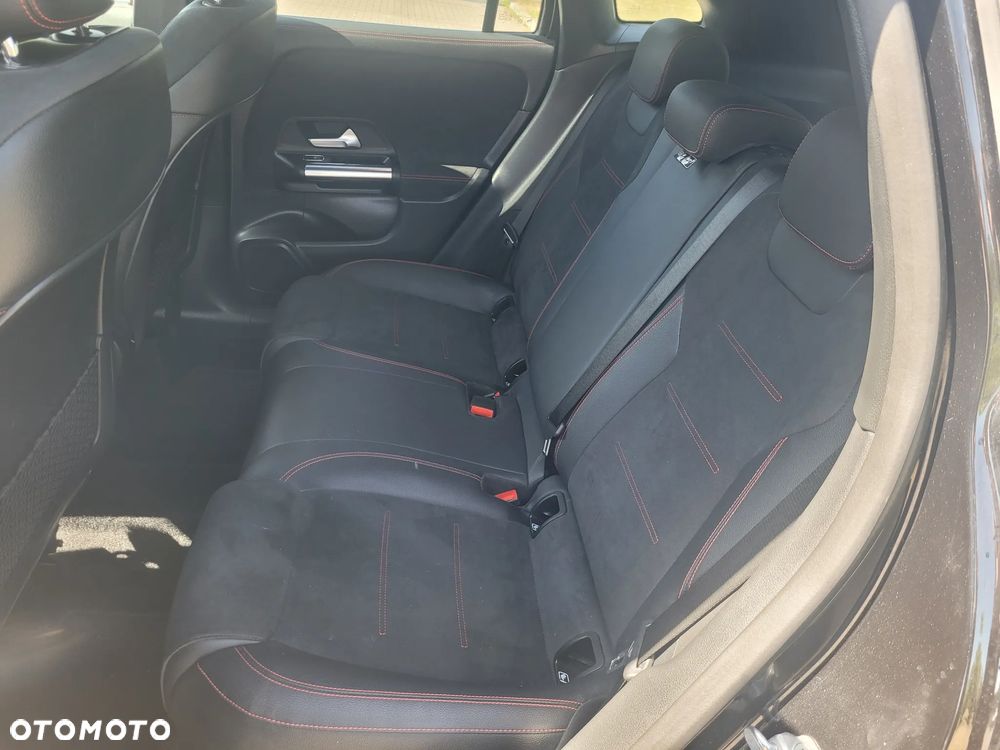 Mercedes-Benz GLA 200 d 8G-DCT AMG Line - 10