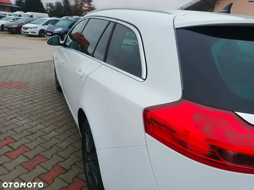 Opel Insignia 2.0 T SportsTourer 4x4 ecoFLEX Start/Stop Design Edition - 11