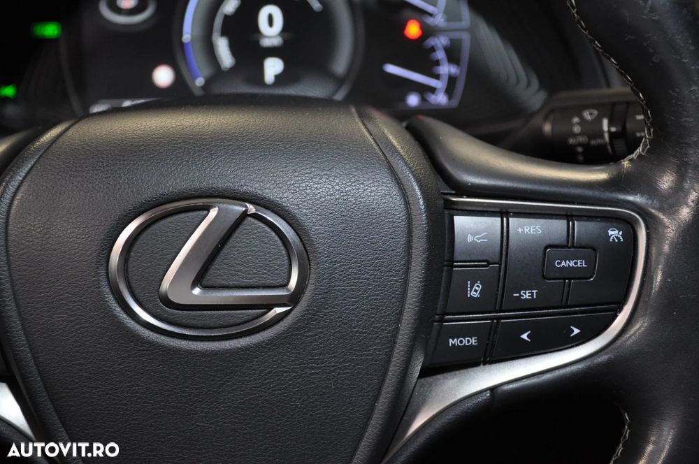 Lexus UX 250h FWD Executive - 14
