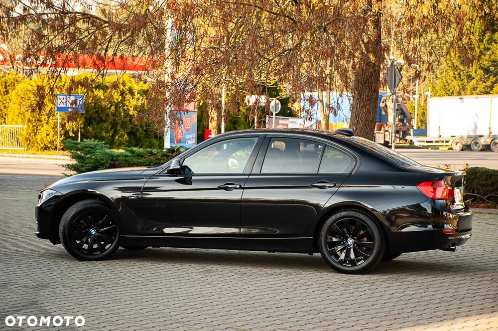 BMW Seria 3 320d M Sport Edition - 17