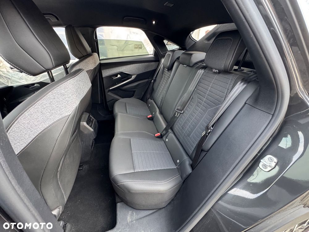 Peugeot 3008 1.2 PureTech mHEV Allure Pack S&S e-DCS6 - 8