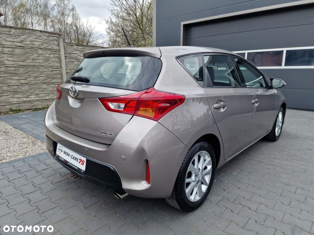 Toyota Auris 1.6 Valvematic Executive - 11